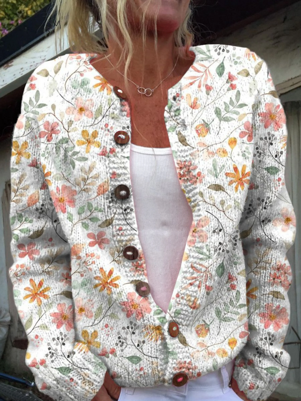 Eleganter und lebendiger Blumenmuster-Cardigan mit Knöpfen