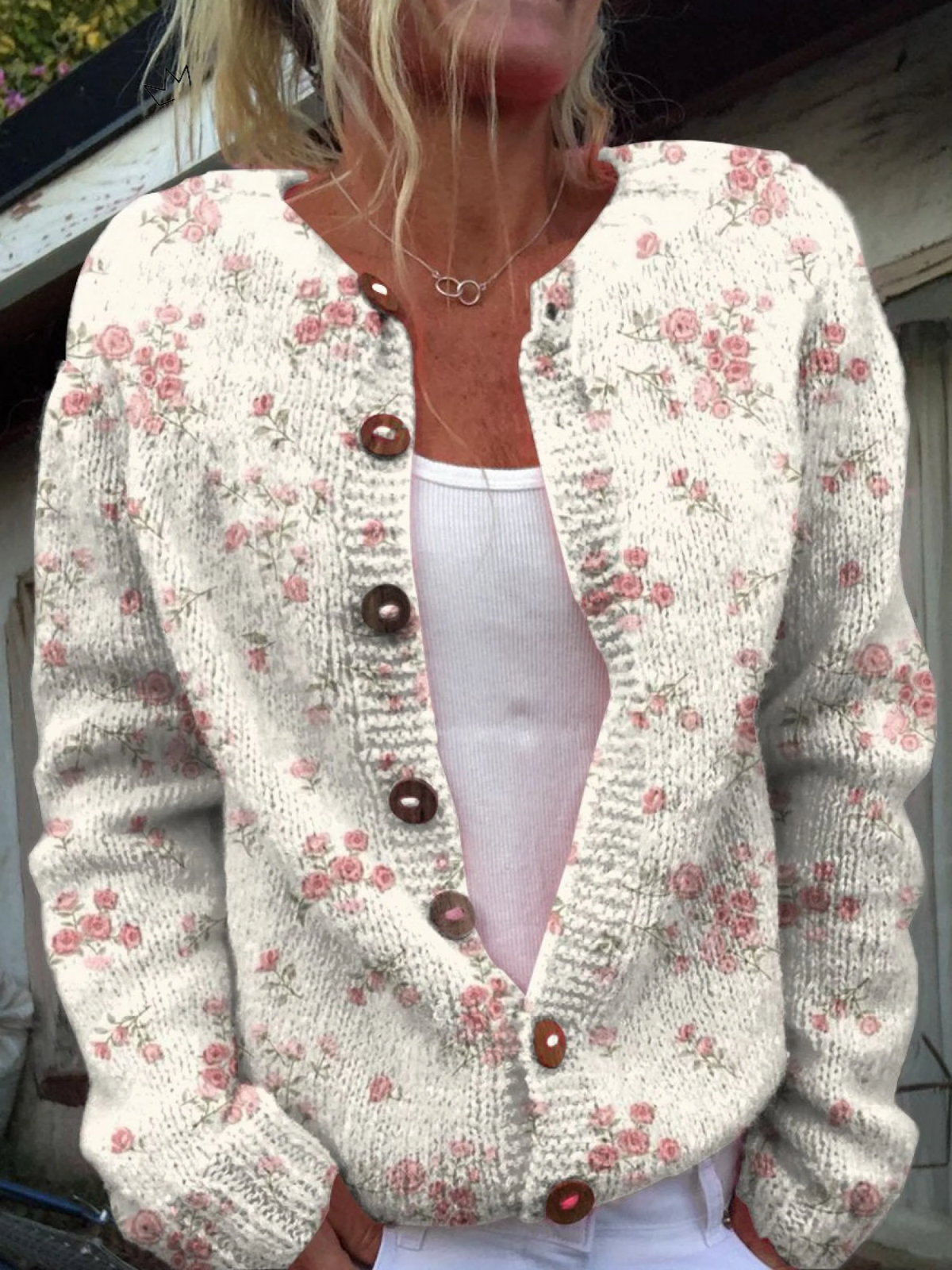 Cardigan mit Rosenblütenmuster und Knopfdetails